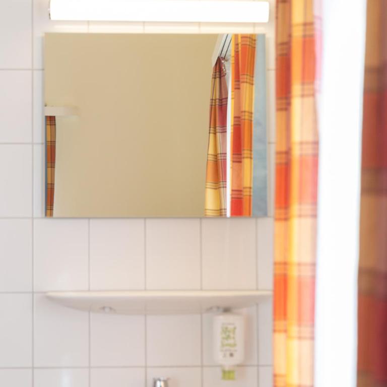 Gästehaus Englischer Garten - Economy Doppelzimmer mit Gemeinschaftsbad - 9