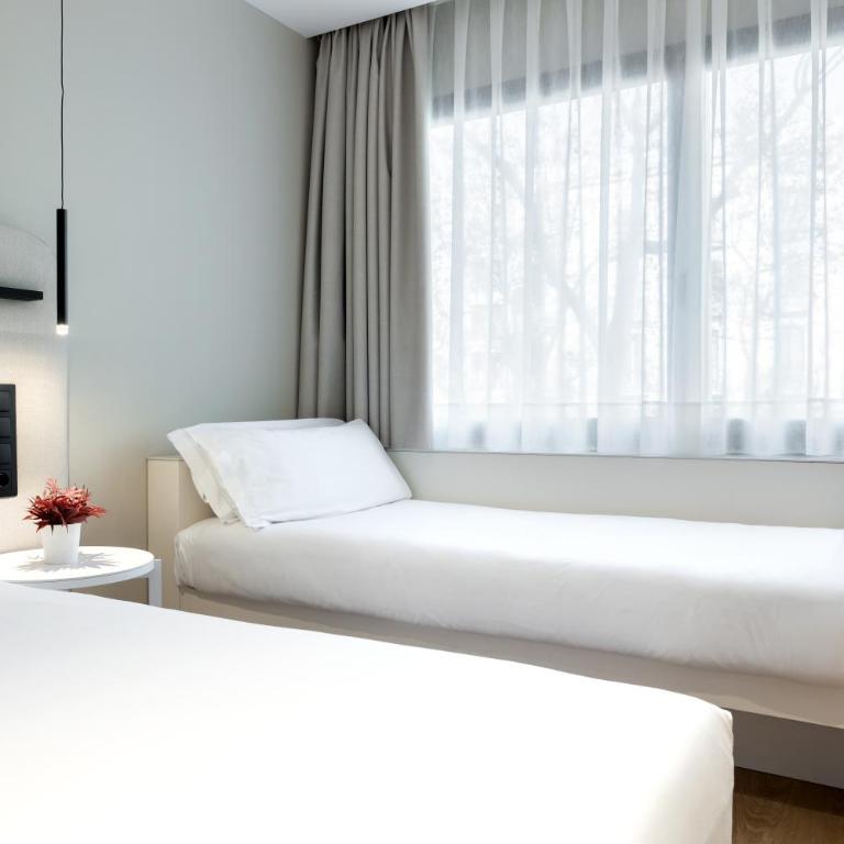 Royal Ramblas - Design Room with Ramblas view - 15