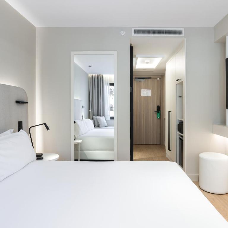 Royal Ramblas - Design Room with Ramblas view - 4