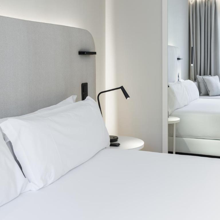 Royal Ramblas - Design Room with Ramblas view - 14