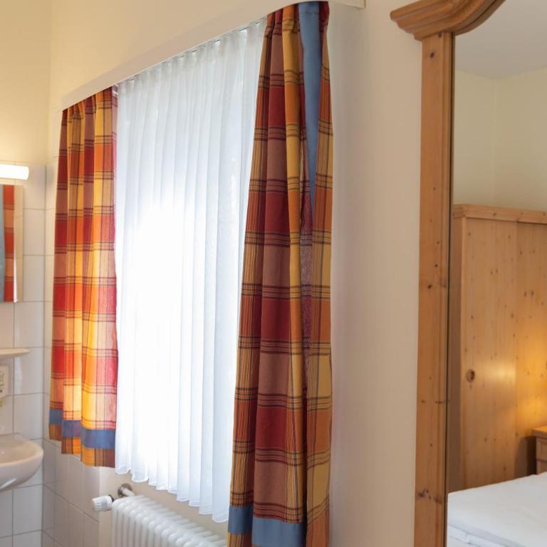 Gästehaus Englischer Garten - Economy Doppelzimmer mit Gemeinschaftsbad - 11