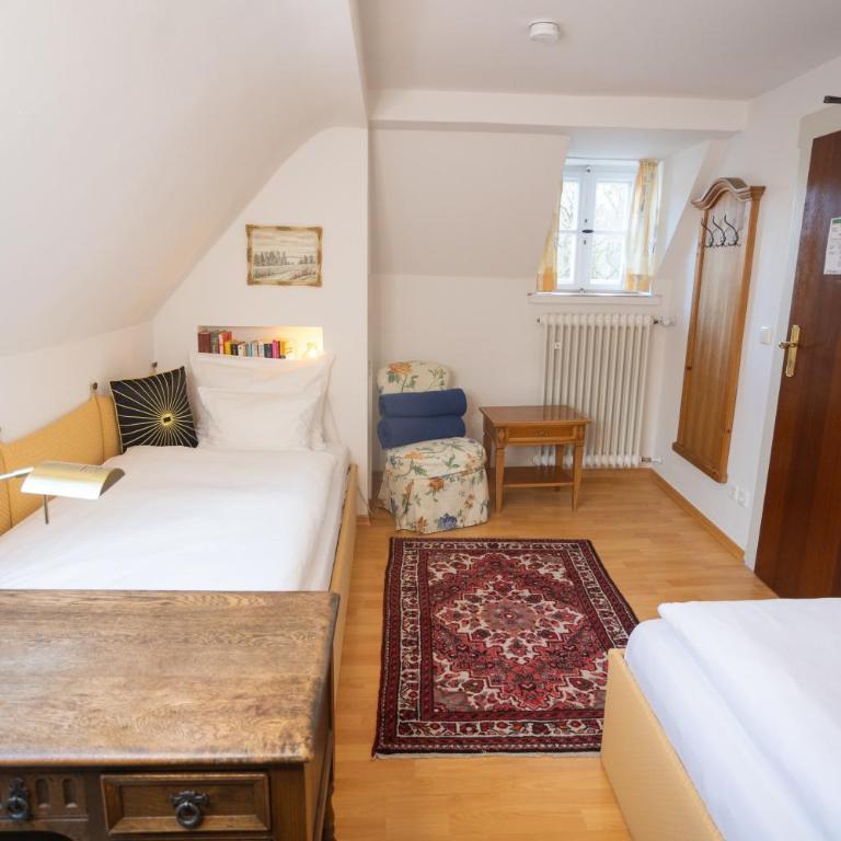 Gästehaus Englischer Garten - Economy Doppel- oder Zweibettzimmer mit Gemeinschaftsbad - 5
