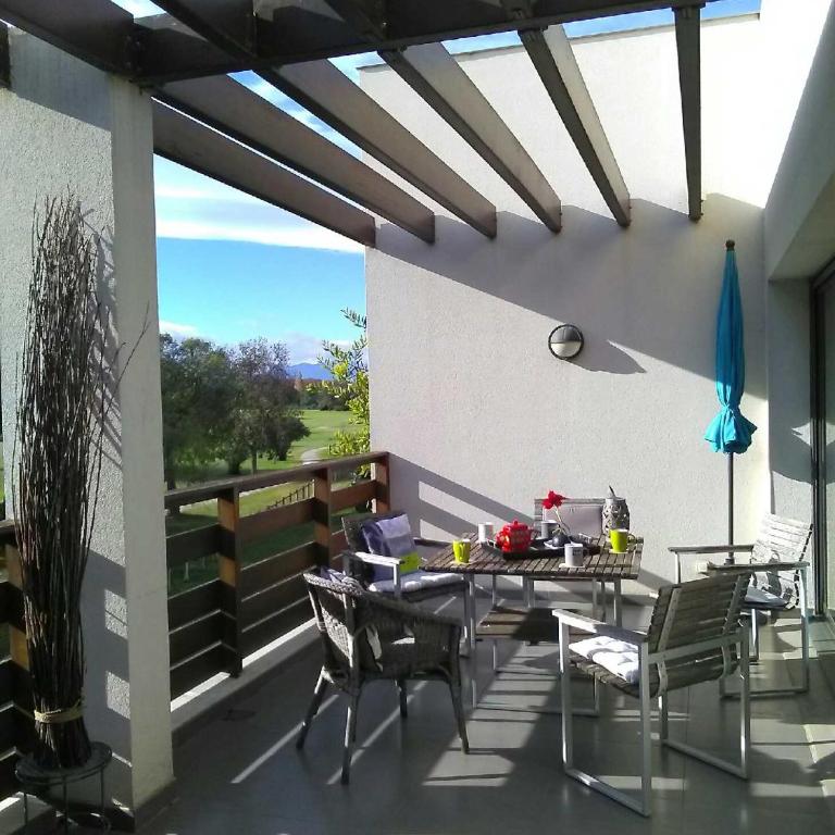 VERT Paradis ST CYPRIEN GOLF CLAIR 3 étoiles, 80 m2 avec Terrasse Pergola, Vue apaisante sur Pins parasols, 2è étage, 2 chambres, 3 CLIM, WIFI - Piscine, Parking et Park à vélos, Ascenseur - en Option Linge, Ménage - Pistes cyclables, Mer à proximité - Two-Bedroom Apartment - 24