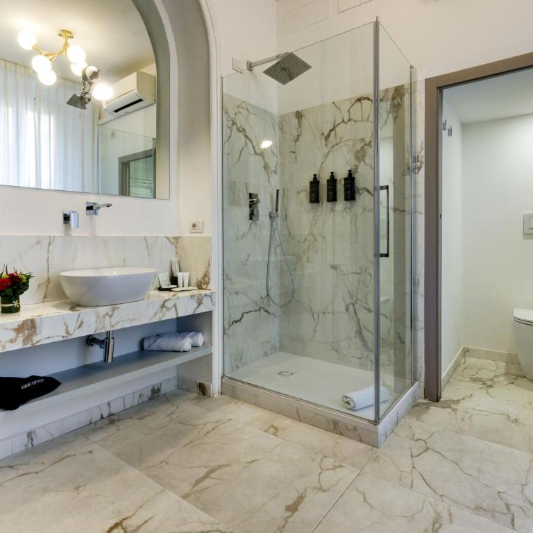 V Collection Piazza Farnese Luxury Suites - Camera Superior Romantic - 4