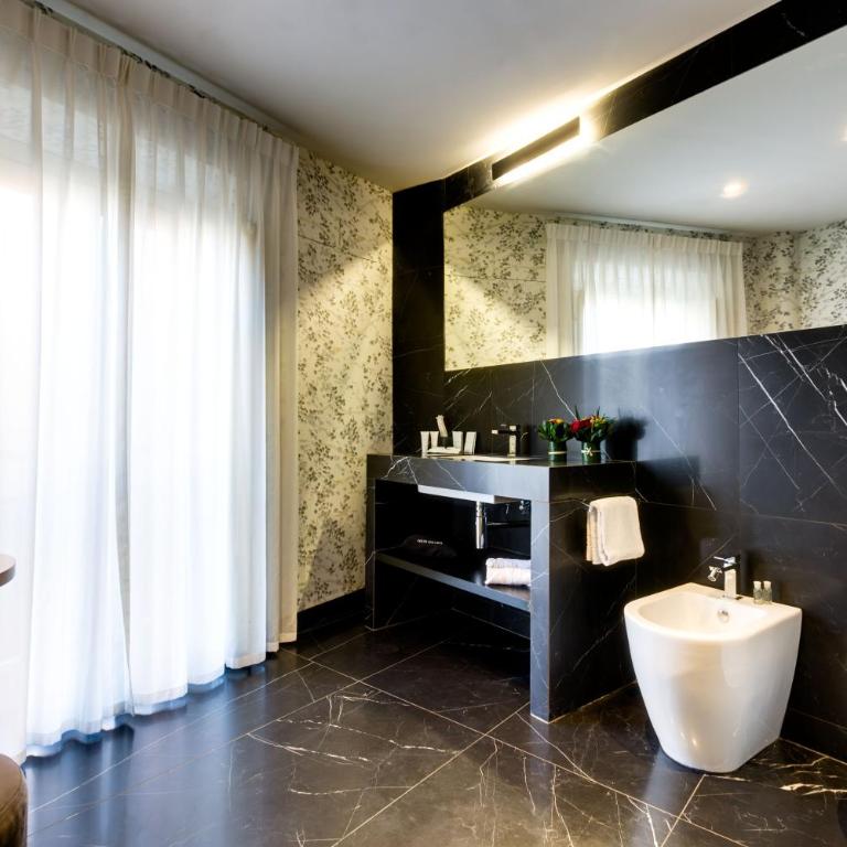 V Collection Piazza Farnese Luxury Suites - Suite Deluxe con Letto Rotondo - 4