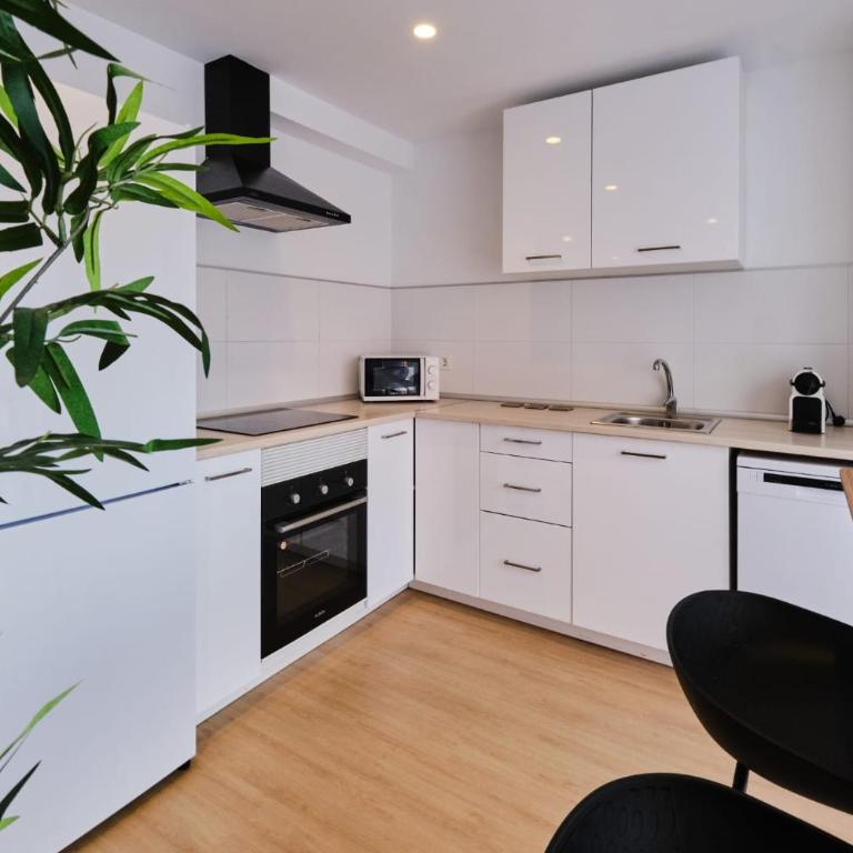 REINA FLAT - Three-Bedroom Apartment - 9