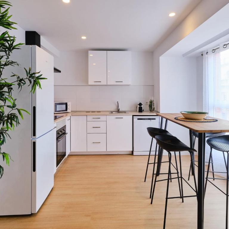 REINA FLAT - Three-Bedroom Apartment - 10