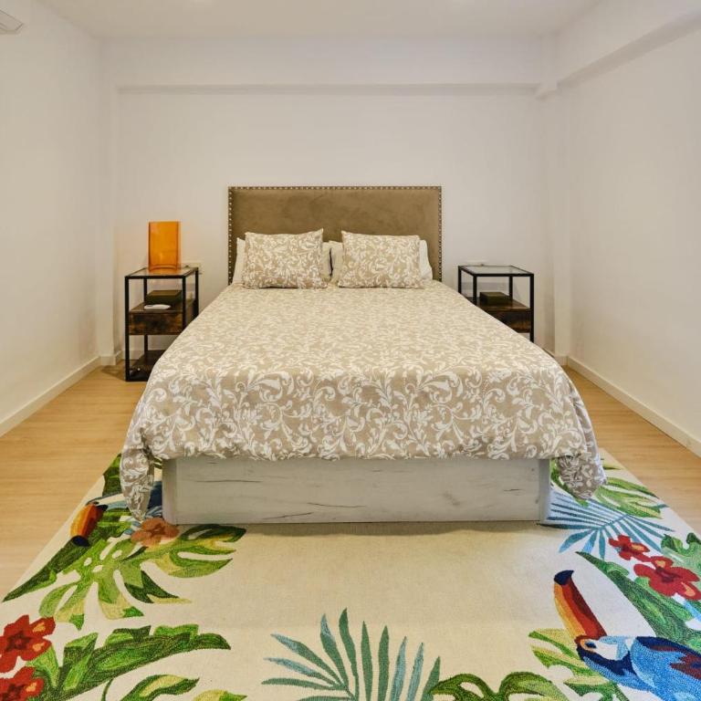 REINA FLAT - Three-Bedroom Apartment - 4