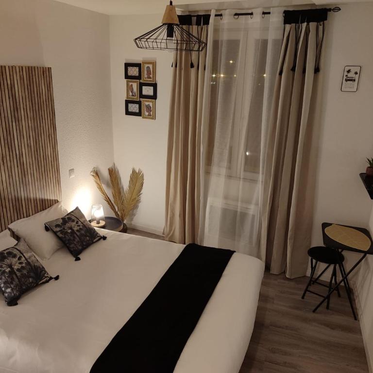 T4 Lumineux proche Centre Ville Narbonne & Des Grands Buffets 2 étoiles - Apartment mit 3 Schlafzimmern - 5