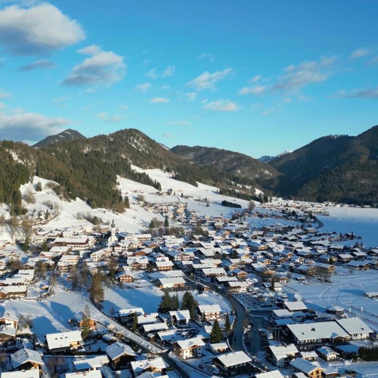 Chalet am Wetterkreuz - Luxus mit Sauna & Whirlpool in Reit im Winkl - Doppelzimmer mit Parkblick - 75
