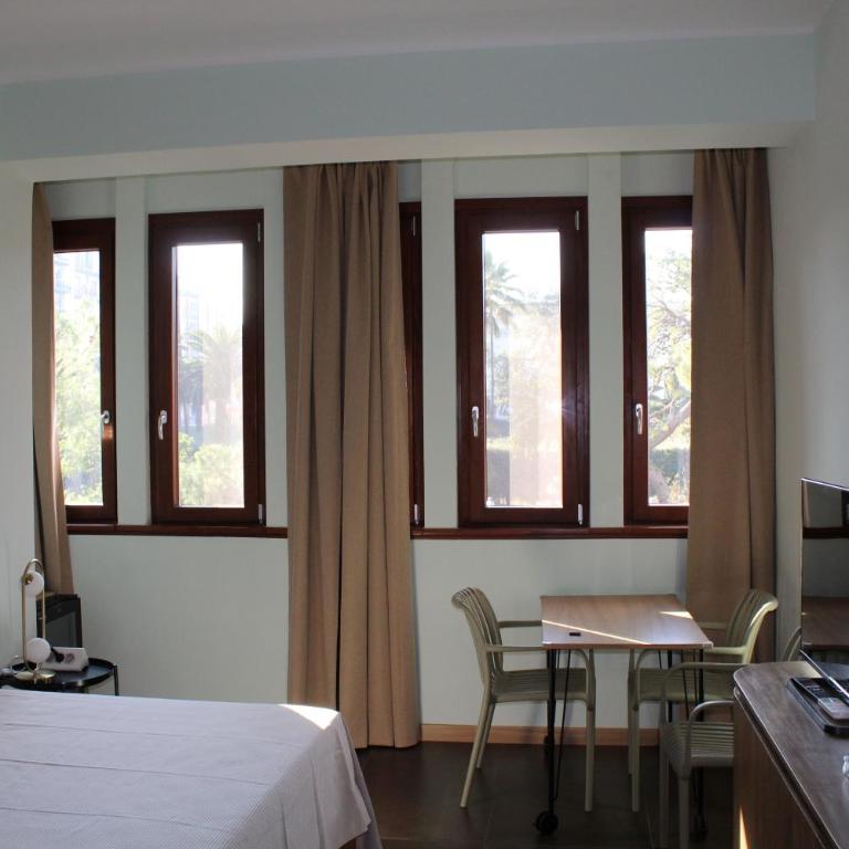 Bari Center Rooms - Camera Tripla con Vista Giardino - 6