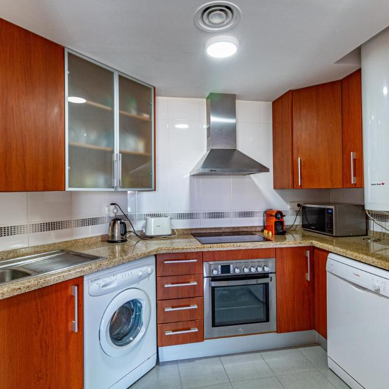 Apartment VilaPark with pool, free parking, terrace, beach - Apartment with Mountain View - 5