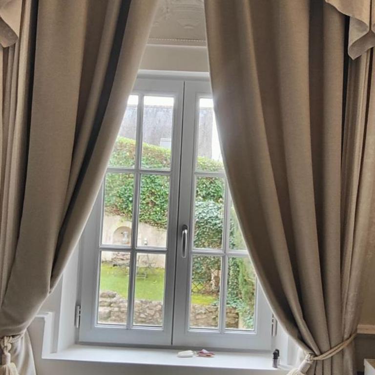 maison d'hôtes prince face au château du clos Luce - Chambre Lit Queen-Size - Vue sur Jardin - 12