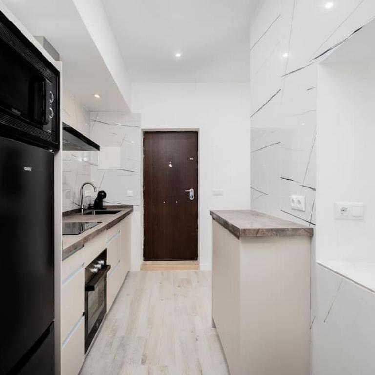 Newly refurbished Modern 2-Bed Apartment in Heart of Torremolinos - Apartamento de 2 dormitorios - 5