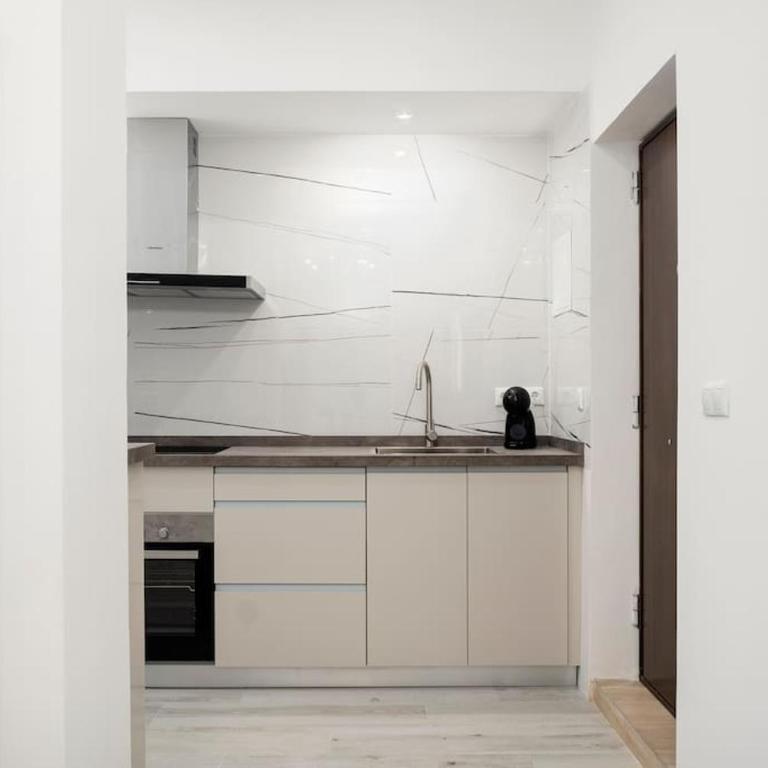 Newly refurbished Modern 2-Bed Apartment in Heart of Torremolinos - Apartamento de 2 dormitorios - 20