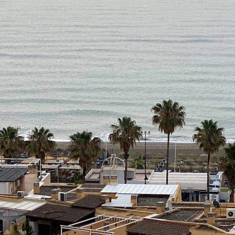 Newly refurbished Modern 2-Bed Apartment in Heart of Torremolinos - Apartamento de 2 dormitorios - 21
