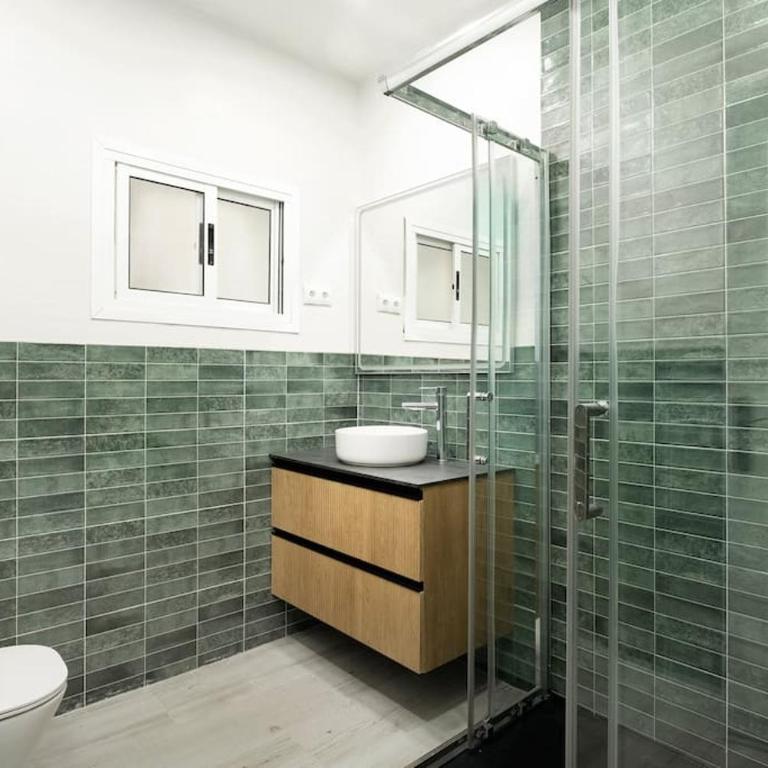 Newly refurbished Modern 2-Bed Apartment in Heart of Torremolinos - Apartamento de 2 dormitorios - 23