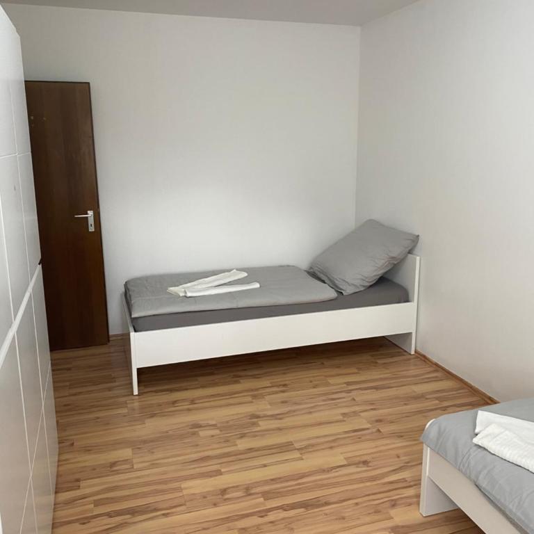 3 Zimmerwohnung nähe Autobahn A8 - Apartment mit 2 Schlafzimmern - 11