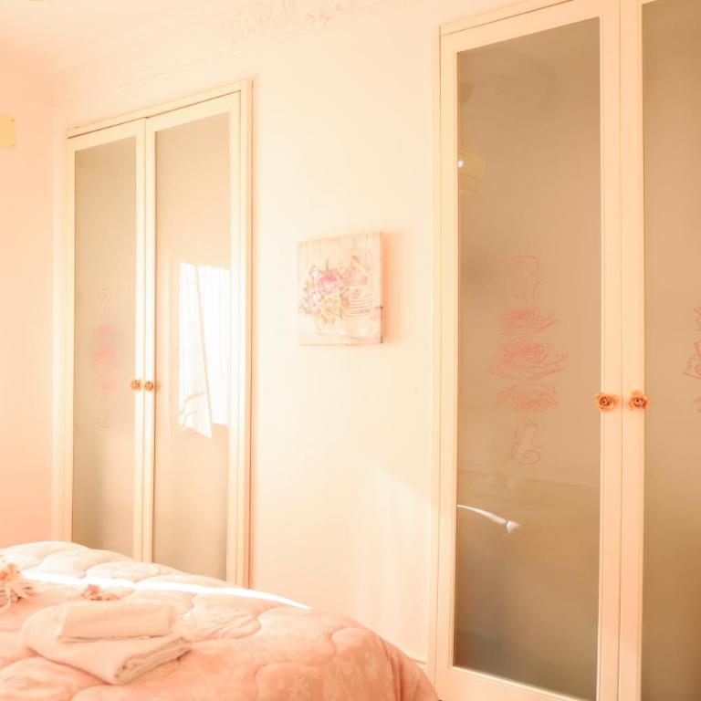 Grace's home in the city center - Two-Bedroom Apartment - 8