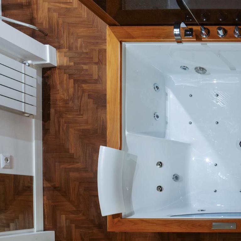 Terra Mia in Piazza - Suite with Hot Tub - 6