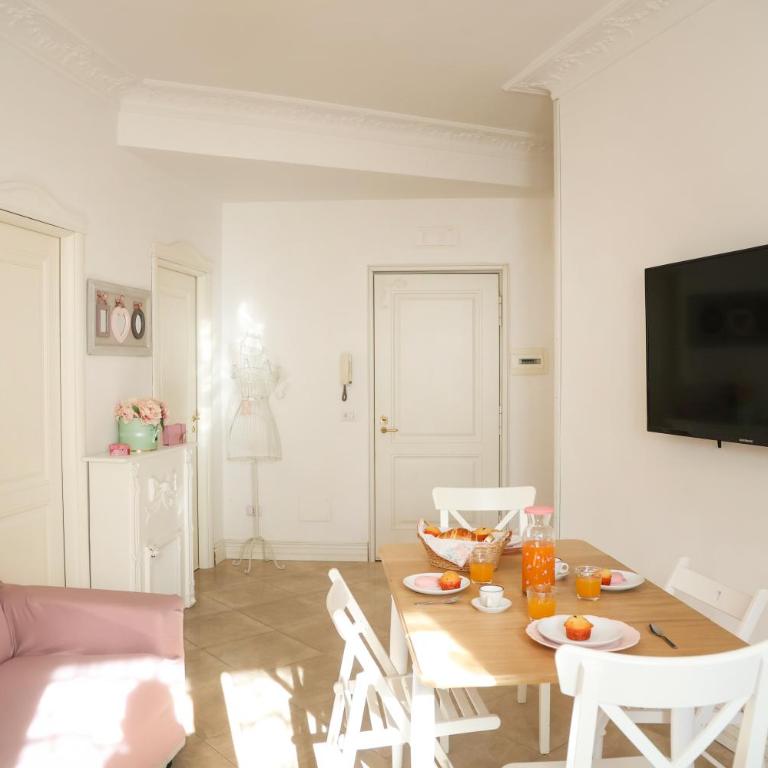 Grace's home in the city center - Two-Bedroom Apartment - 37