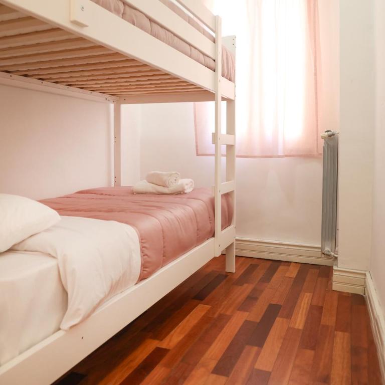 Grace's home in the city center - Two-Bedroom Apartment - 15