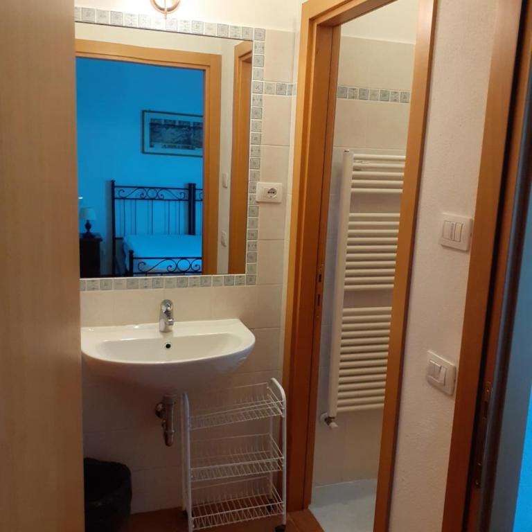 B&B La Verbena - Camera Matrimoniale/Doppia con Letti Singoli con Letto Supplementare - 10