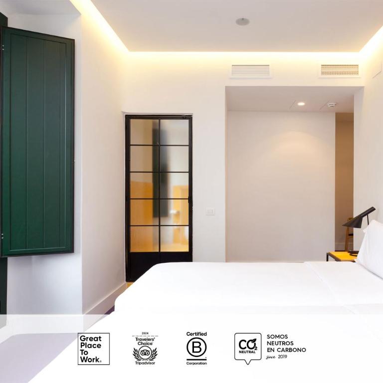 SLEEP'N Atocha - B Corp Certified - Habitación Doble con balcón - 1 o 2 camas - 4