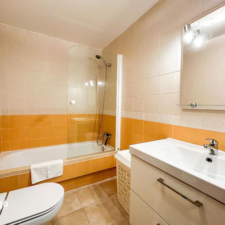 JAN001 Modern Spacious 2 Bedroom Apartment - Two-Bedroom Apartment - 11