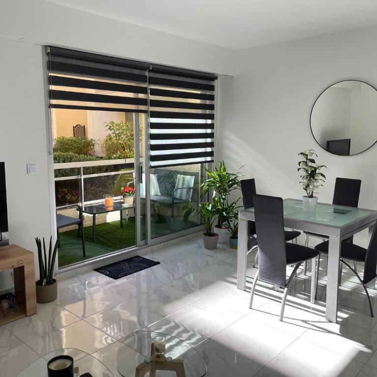 Superbe appartement carré Delfino Port de Nice - Appartement 2 Chambres - 1
