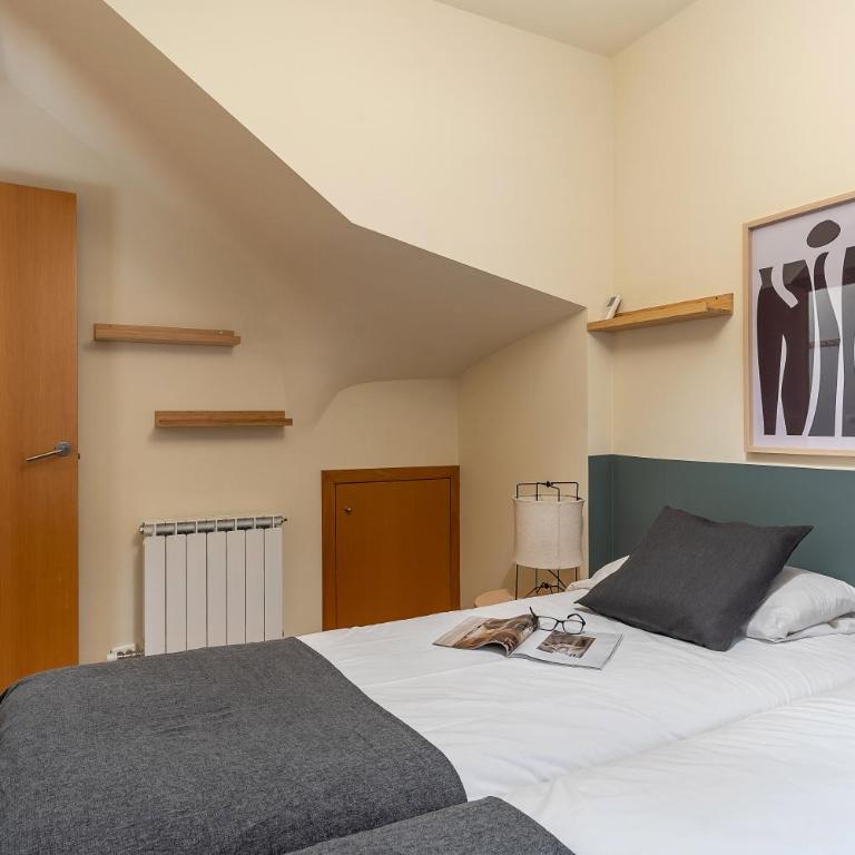 AB Sagrada Familia - Sant Pau - Three-Bedroom Apartment - 7