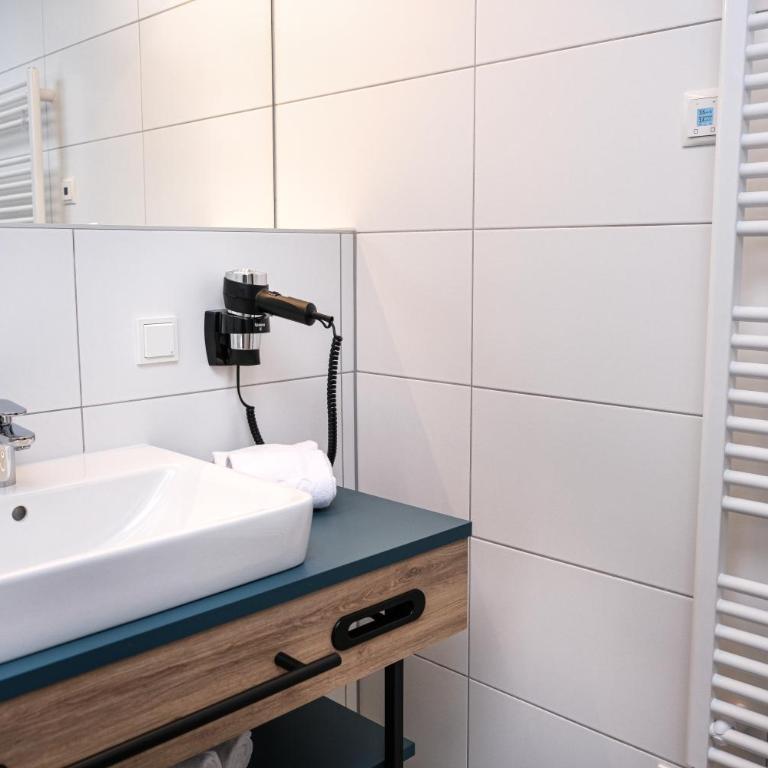 JUFA Hotel Bad Radkersburg - Doppelzimmer mit Balkon - 3