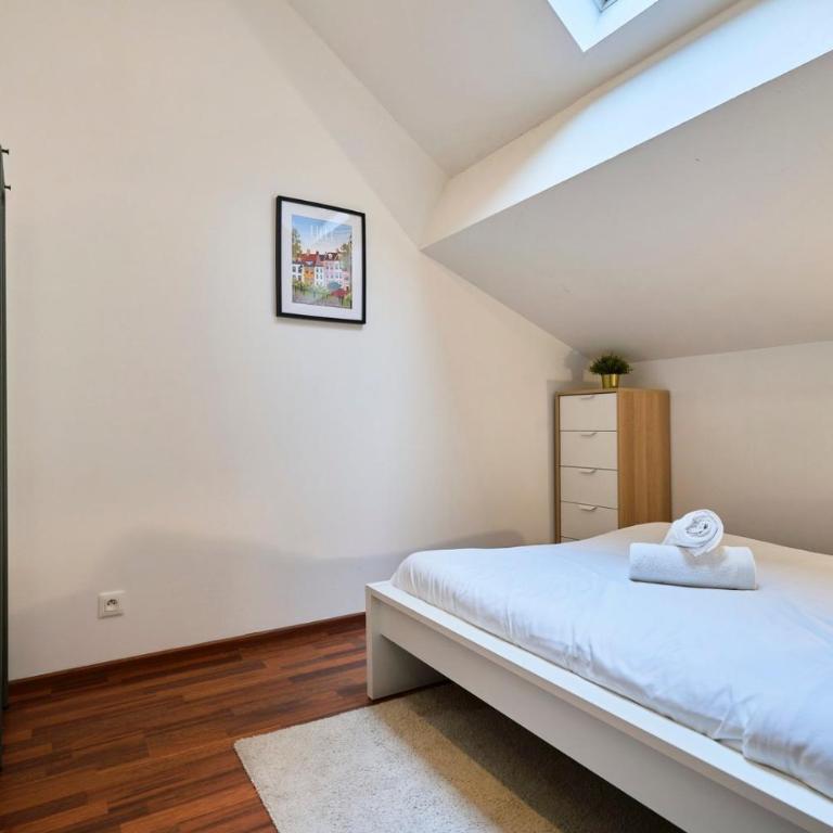 4 bedroom apartment with parking ! - Appartement - 34