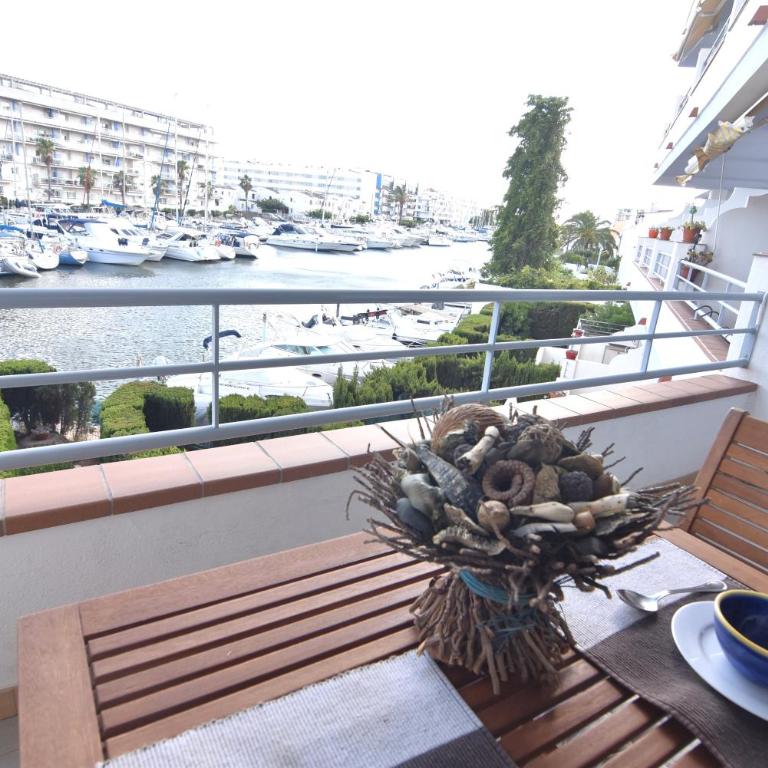 RNET - 1-6 Puerto Madeira Canal View - One-Bedroom Apartment - 4