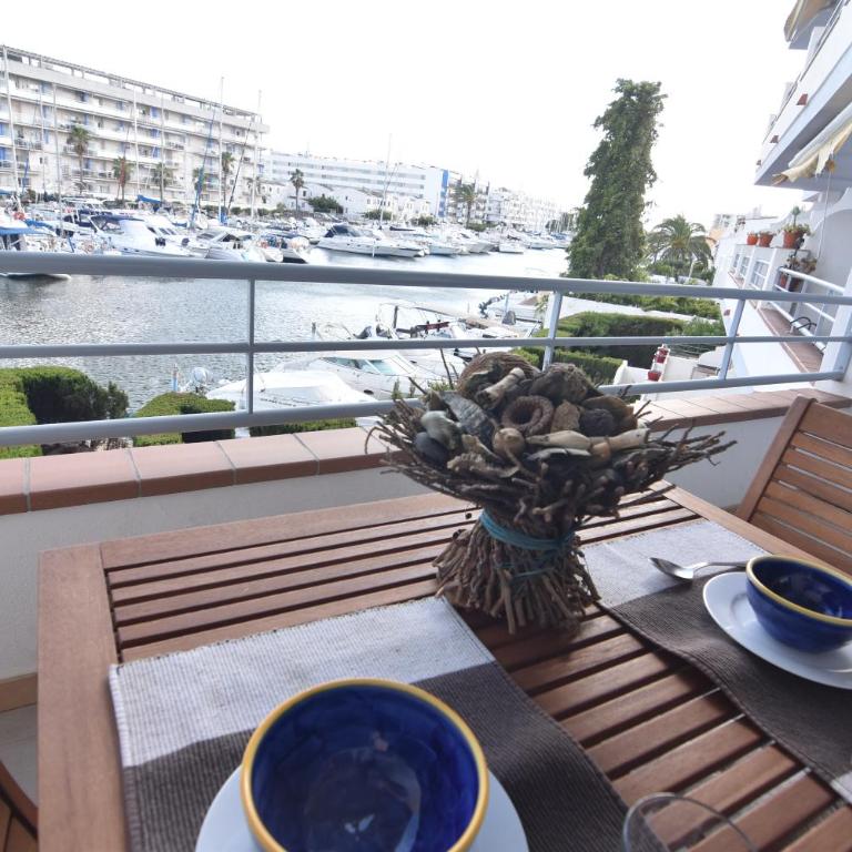 RNET - 1-6 Puerto Madeira Canal View - One-Bedroom Apartment - 5