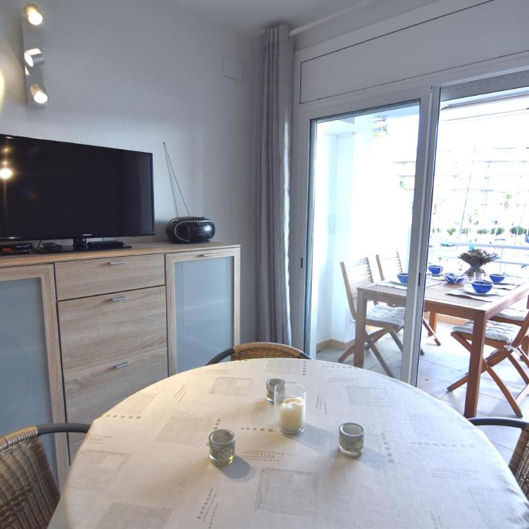 RNET - 1-6 Puerto Madeira Canal View - One-Bedroom Apartment - 10