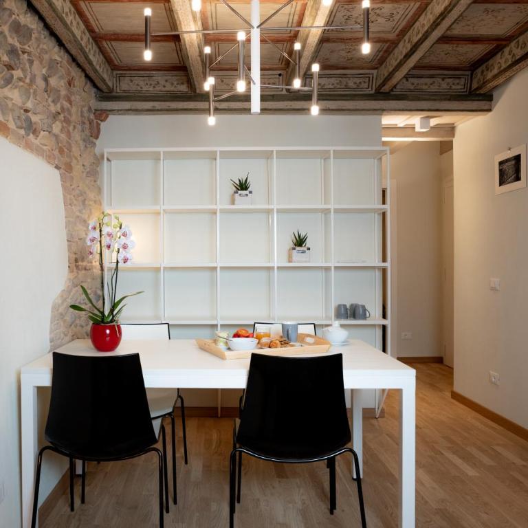 Verona Design - One-Bedroom Apartment - Ground Floor - Separate Building - 4
