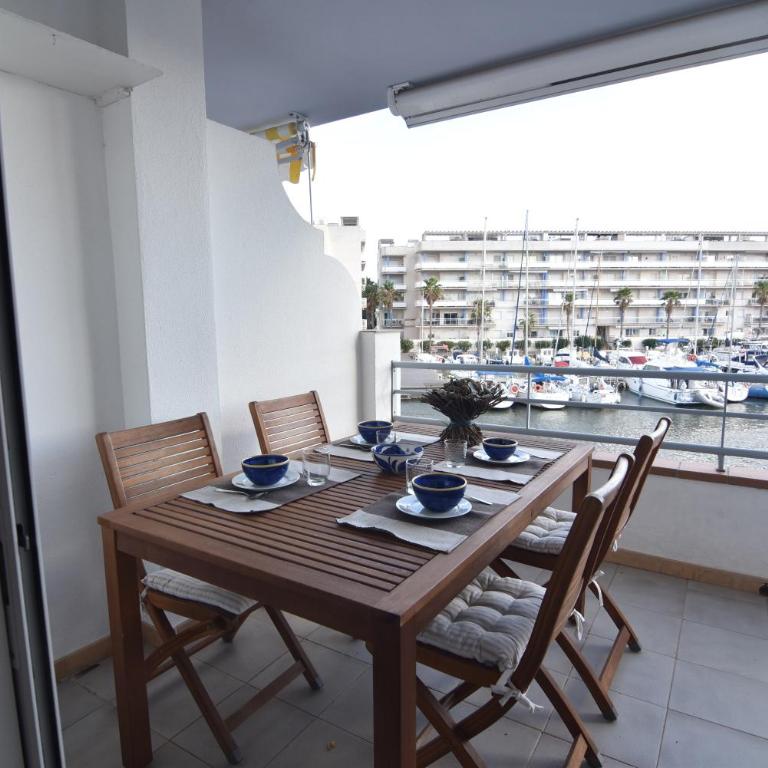 RNET - 1-6 Puerto Madeira Canal View - One-Bedroom Apartment - 21