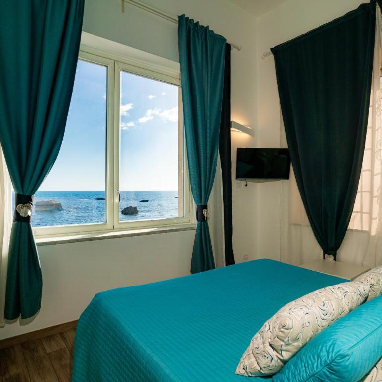 MarLove Sea View with Private Access to the Sea - Camera King con Vista Mare - 7