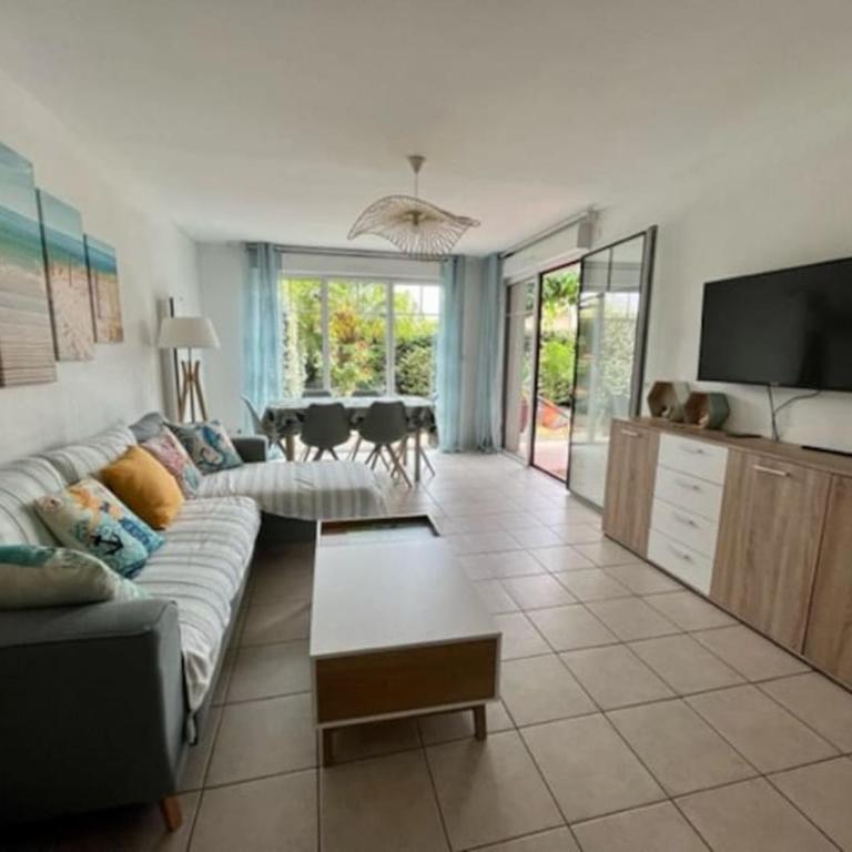 Appartement de charme T3 avec petit jardin et parking - Two-Bedroom Apartment - 3