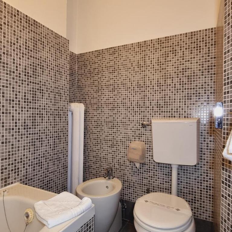 Hotel Astoria - Twin Room - 6