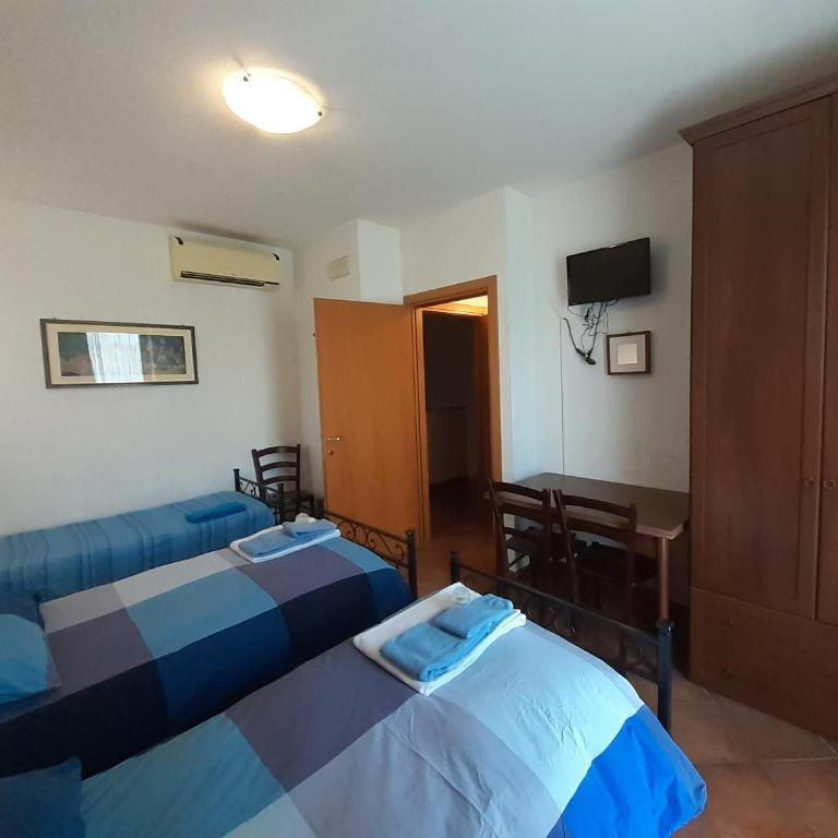 B&B La Verbena - Camera Matrimoniale/Doppia con Letti Singoli con Letto Supplementare - 9