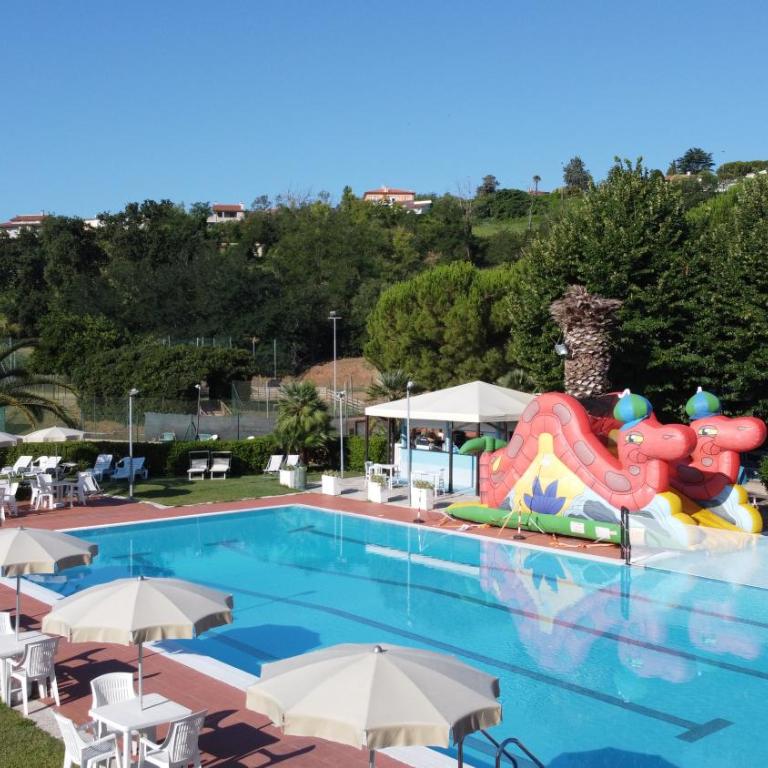 Appartamento Cod 466 - Taunus Vacanze CON PISCINA E SPIAGGIA INCLUSI - Three-Bedroom Apartment - 36