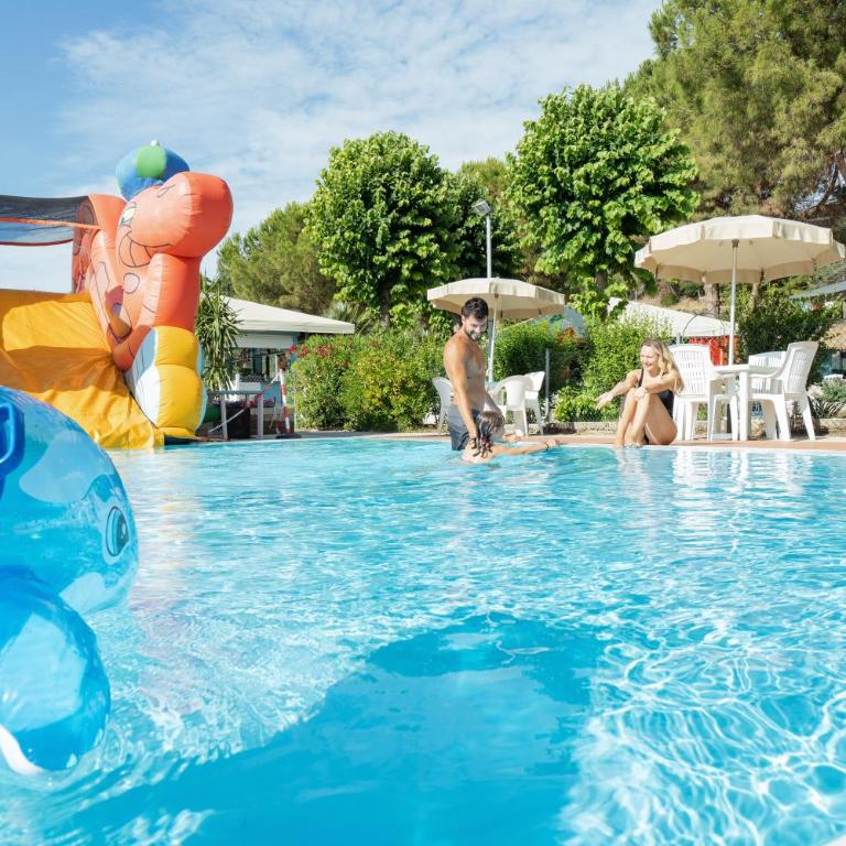 Appartamento Cod 466 - Taunus Vacanze CON PISCINA E SPIAGGIA INCLUSI - Three-Bedroom Apartment - 1