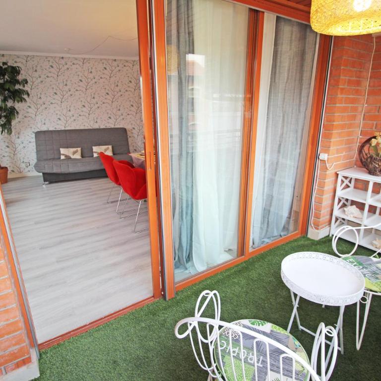 Castle views. Terrace. Design style. AC. Wifi. Refurbished. Supercentric. - Two-Bedroom Apartment - 24