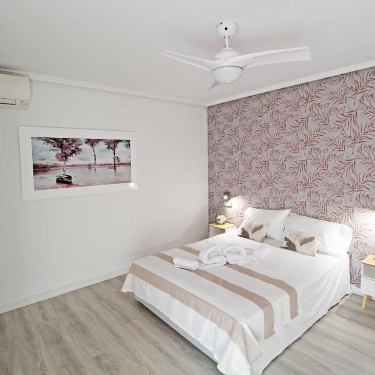 Castle views. Terrace. Design style. AC. Wifi. Refurbished. Supercentric. - Two-Bedroom Apartment - 2