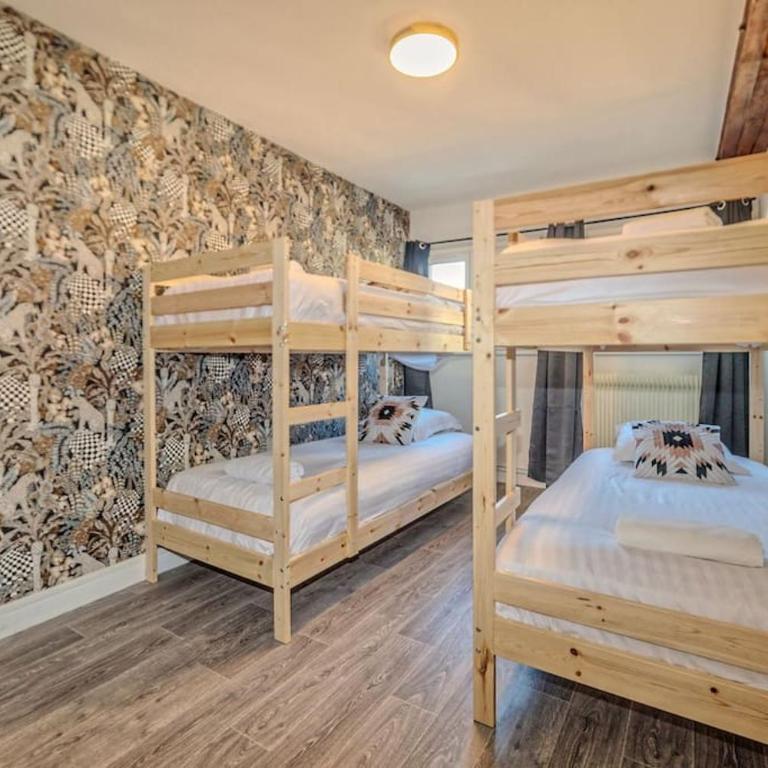 VILLE ET VOLCANS - Grand gite proche centre-ville pour 24 personnes - Maison de Vacances - 14