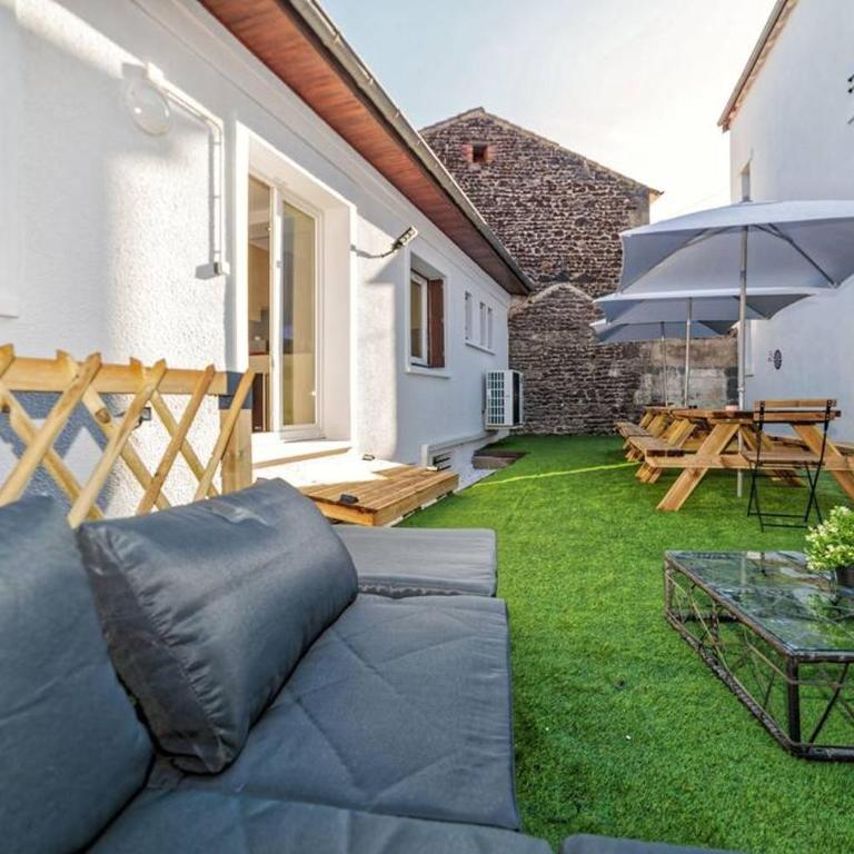 VILLE ET VOLCANS - Grand gite proche centre-ville pour 24 personnes - Maison de Vacances - 21