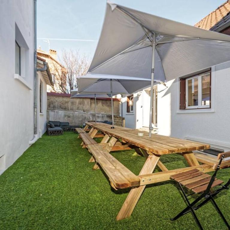 VILLE ET VOLCANS - Grand gite proche centre-ville pour 24 personnes - Maison de Vacances - 22