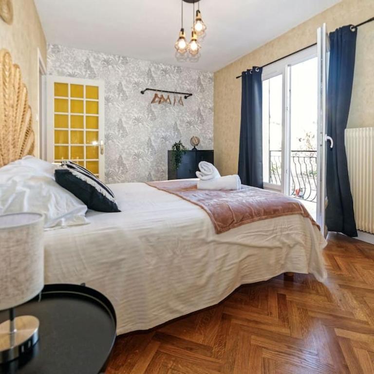 VILLE ET VOLCANS - Grand gite proche centre-ville pour 24 personnes - Maison de Vacances - 23